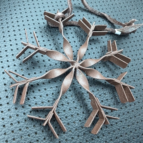 6 Vintage Home & Gift Rustic Snowflake Ornaments - Picture 3 of 3